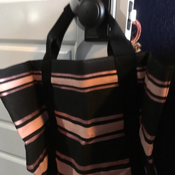 Victoria’s Secret tote - Picture 2 of 6